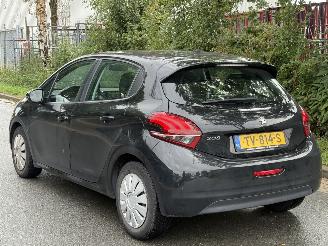 Peugeot 208  picture 3