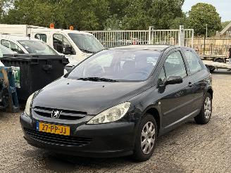 krockskadad bil auto Peugeot 307  2004/10