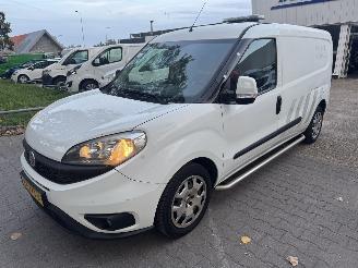 krockskadad bil bedrijf Fiat Doblo  2016/4