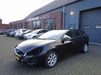 Damaged car Volvo V-60 1.6 T3 Kinetic AUTOMAAT NAVI CLIMA 110KW 2012/5