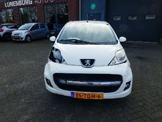 Peugeot 107 1.0-12V XS Airco picture 2