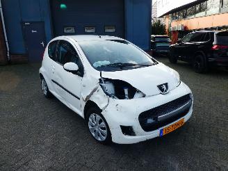 Peugeot 107 1.0-12V XS Airco picture 3