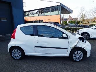Peugeot 107 1.0-12V XS Airco picture 4