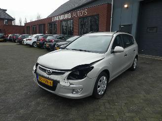 Vaurioauto  passenger cars Hyundai I-30 1.6i Active Cool 2009/3