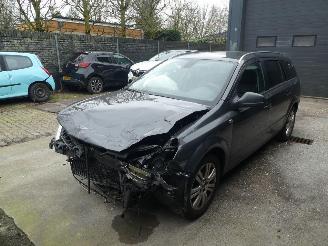damaged passenger cars Opel Astra 1.6 Cosmo 2010/9