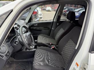 Suzuki SX4 1.6 Shogun (MPV 5-dr.) picture 13