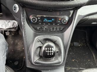 Ford Kuga 1.6 Titanium  SUV 5-dr. picture 18