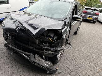 Ford Kuga 1.6 Titanium  SUV 5-dr. picture 5