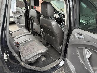 Ford Kuga 1.6 Titanium  SUV 5-dr. picture 14