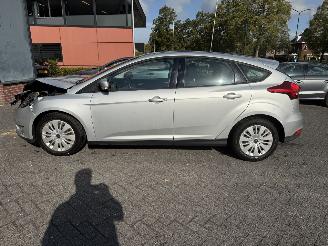 Ford Focus 1.0 Lease Edition Hatchback 5-dr. picture 5