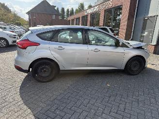 Ford Focus 1.0 Lease Edition Hatchback 5-dr. picture 2