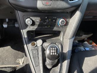 Ford Focus 1.0 Lease Edition Hatchback 5-dr. picture 24