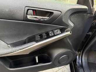 Lexus IS 300H picture 18