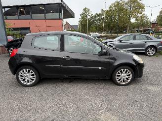 Renault Clio 1.2 TCE Collection  AIRCO Hatchback 3-dr. picture 3