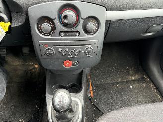 Renault Clio 1.2 TCE Collection  AIRCO Hatchback 3-dr. picture 18