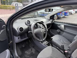 Peugeot 107 1.0-12V XS   AIRCO Hatchback 3-dr. picture 11