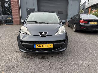 Peugeot 107 1.0-12V XS   AIRCO Hatchback 3-dr. picture 5