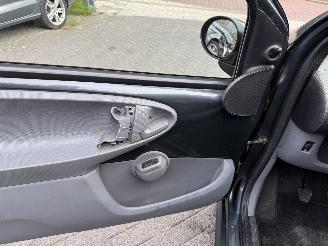 Peugeot 107 1.0-12V XS   AIRCO Hatchback 3-dr. picture 12