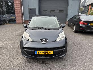 Peugeot 107 1.0-12V XS   AIRCO Hatchback 3-dr. picture 4