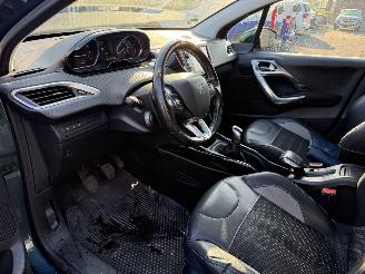 Peugeot 2008 1.2 PureTech Allure  SUV 5-dr. picture 8