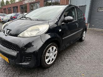 Peugeot 107 1.0-12V Urban Move AIRCO Hatchback 5-dr. picture 27