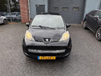 Peugeot 107 1.0-12V Urban Move AIRCO Hatchback 5-dr. picture 7