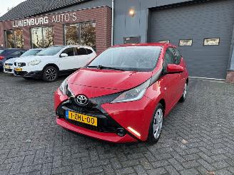 Damaged car Toyota Aygo 1.0 VVT-i x-play (Hatchback 5-dr.) 2015/2