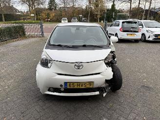 Toyota iQ 1.0 VVTi Aspiration AUTOMAAT picture 14