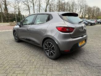 Coche accidentado Renault Clio 0.9 TCe Authentique  Hatchback 5-dr. 2013/12