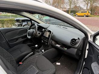 Renault Clio 0.9 TCe Limited  NAVIGATIE  Stationwagen 5-dr. picture 17