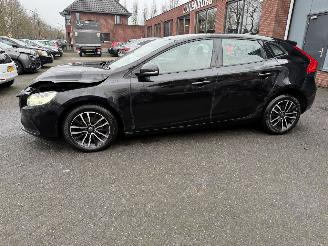 Volvo V-40 2.0 D2 Kinetic (Hatchback 5-dr.) picture 2