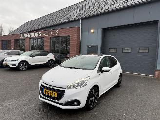 damaged passenger cars Peugeot 208 1.2 PureTech Active PANORAMADAK  (Hatchback 5-dr.) 2018/11