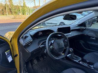 Peugeot 208 1.2 PureTech Allure (Hatchback 5-dr.) picture 12