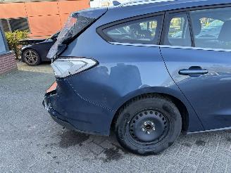 Ford Focus 1.0 EcoBoost Titanium Business picture 10