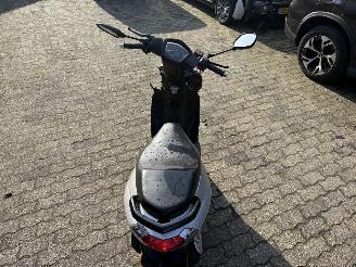 Peugeot  KISBEE picture 8