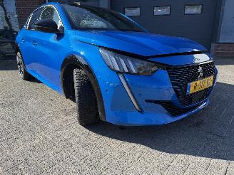 krockskadad bil auto Peugeot 208 EV GT Pack 50 kWh  PANORAMADAK  (Hatchback 5-dr.) 2022/12