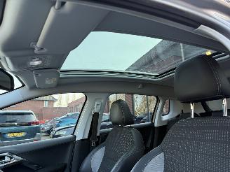 Peugeot 2008 1.2 PureTech Allure (SUV 5-dr.) picture 26