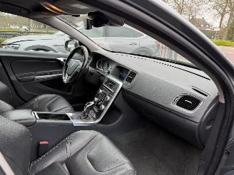 Volvo V-60 2.4 D6 Twin Engine R-Design picture 15
