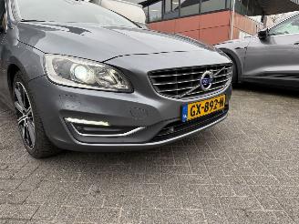 Volvo V-60 2.4 D6 Twin Engine R-Design picture 12
