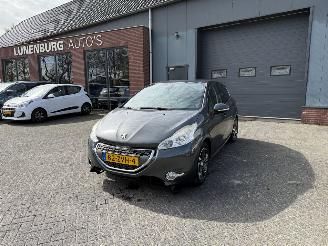 Damaged car Peugeot 208 1.4 VTi Griffe (Hatchback 5-dr.) 2013/2