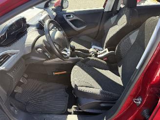 Peugeot 2008 1.2 PureTech Blue Lion (SUV 5-dr.) picture 17