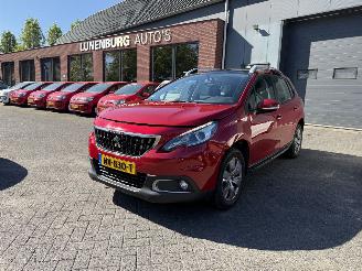 damaged passenger cars Peugeot 2008 1.2 PureTech Blue Lion (SUV 5-dr.) 2017/4