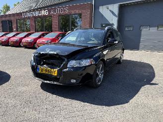 Vaurioauto  passenger cars Volvo V-50 2.0F Business Edition  LEER (Stationwagen 5-dr.) 2011/10