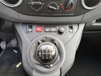 Peugeot Partner 120 1.6 BlueHDi 100 L1 Pro NAVIGATIE  AIRCO picture 18