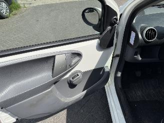 Peugeot 107 1.0-12V XS (Hatchback 5-dr.) picture 15