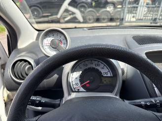 Peugeot 107 1.0-12V XS (Hatchback 5-dr.) picture 19