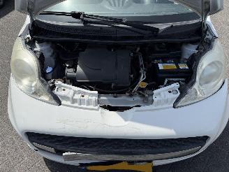 Peugeot 107 1.0-12V XS (Hatchback 5-dr.) picture 5