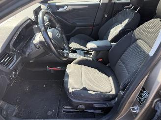 Ford Focus 1.0 EcoBoost Titanium Business picture 39