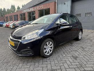 Voiture accidenté Peugeot 208 1.2 PureTech Active  AUTOMAAT (Hatchback 5-dr.) 2017/1