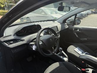 Peugeot 208 1.2 PureTech Active  AUTOMAAT (Hatchback 5-dr.) picture 19